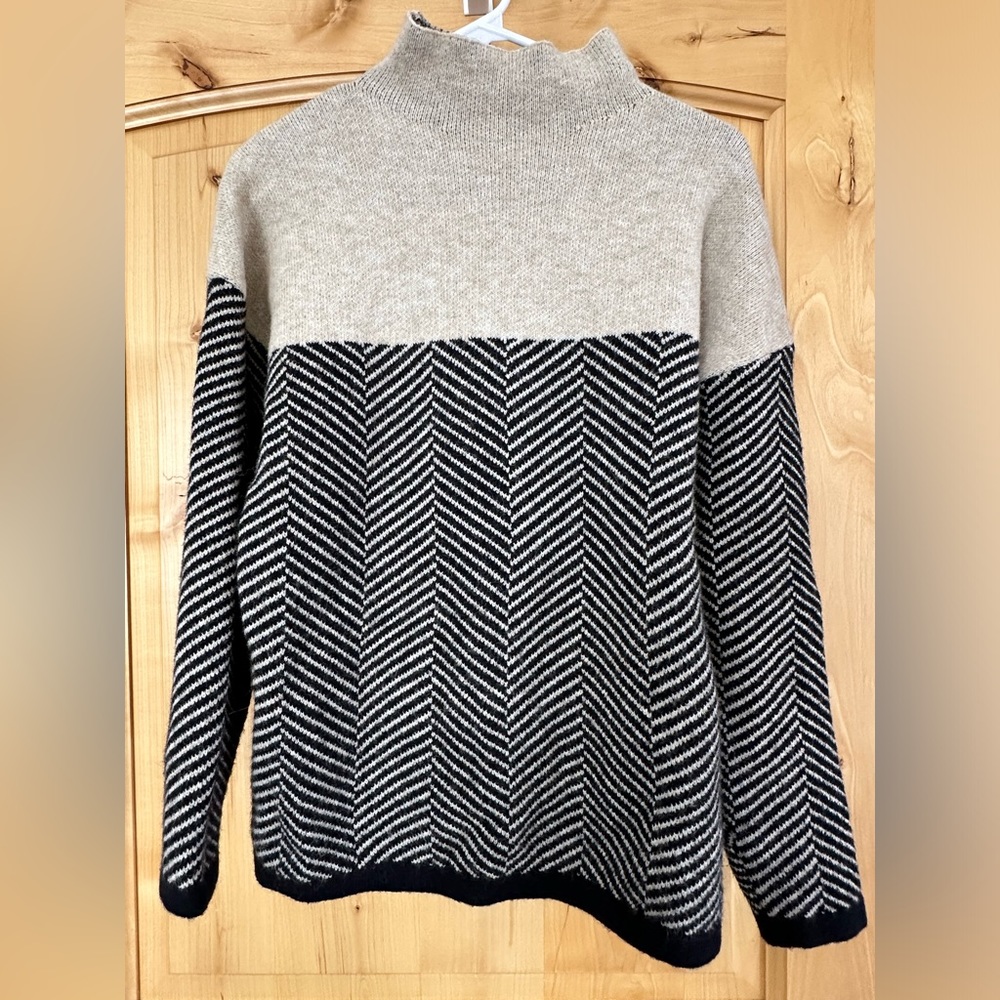 Beautiful sweater for any occasion.